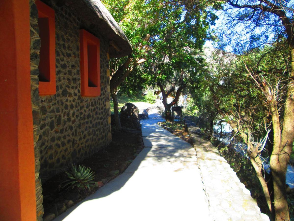 Liphofung Cave, Chalets Hotell Butha-Buthe Exteriör bild