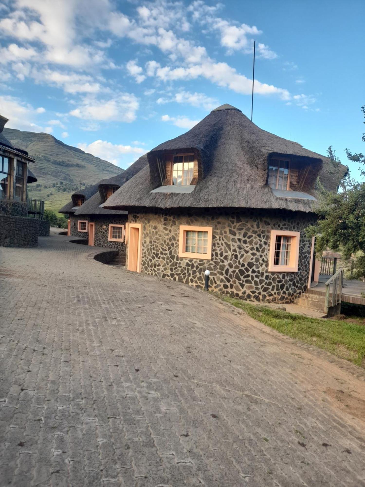 Liphofung Cave, Chalets Hotell Butha-Buthe Exteriör bild